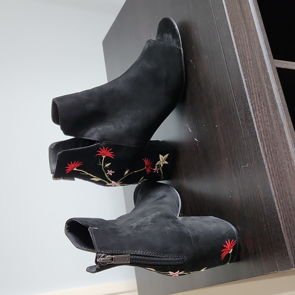 Reaction Flower Detail Booties